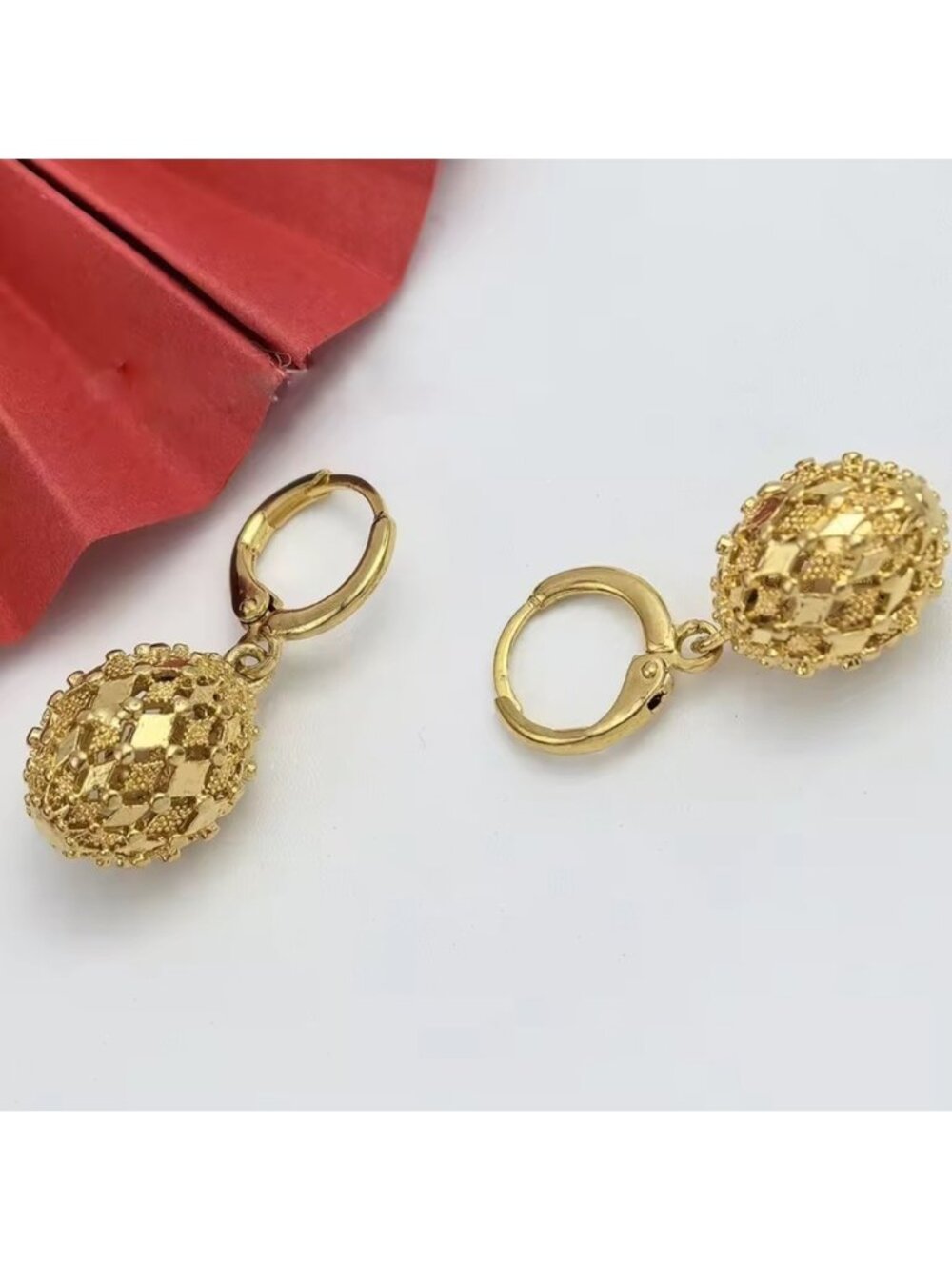Vintage Gold Filigree Earrings – Timeless Elegant Statement